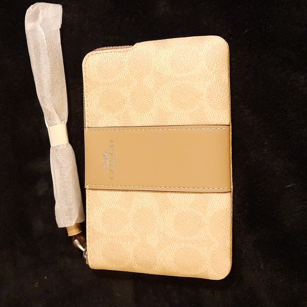 Host Pick 2/09 **COACH Stylish Leather Wristlet